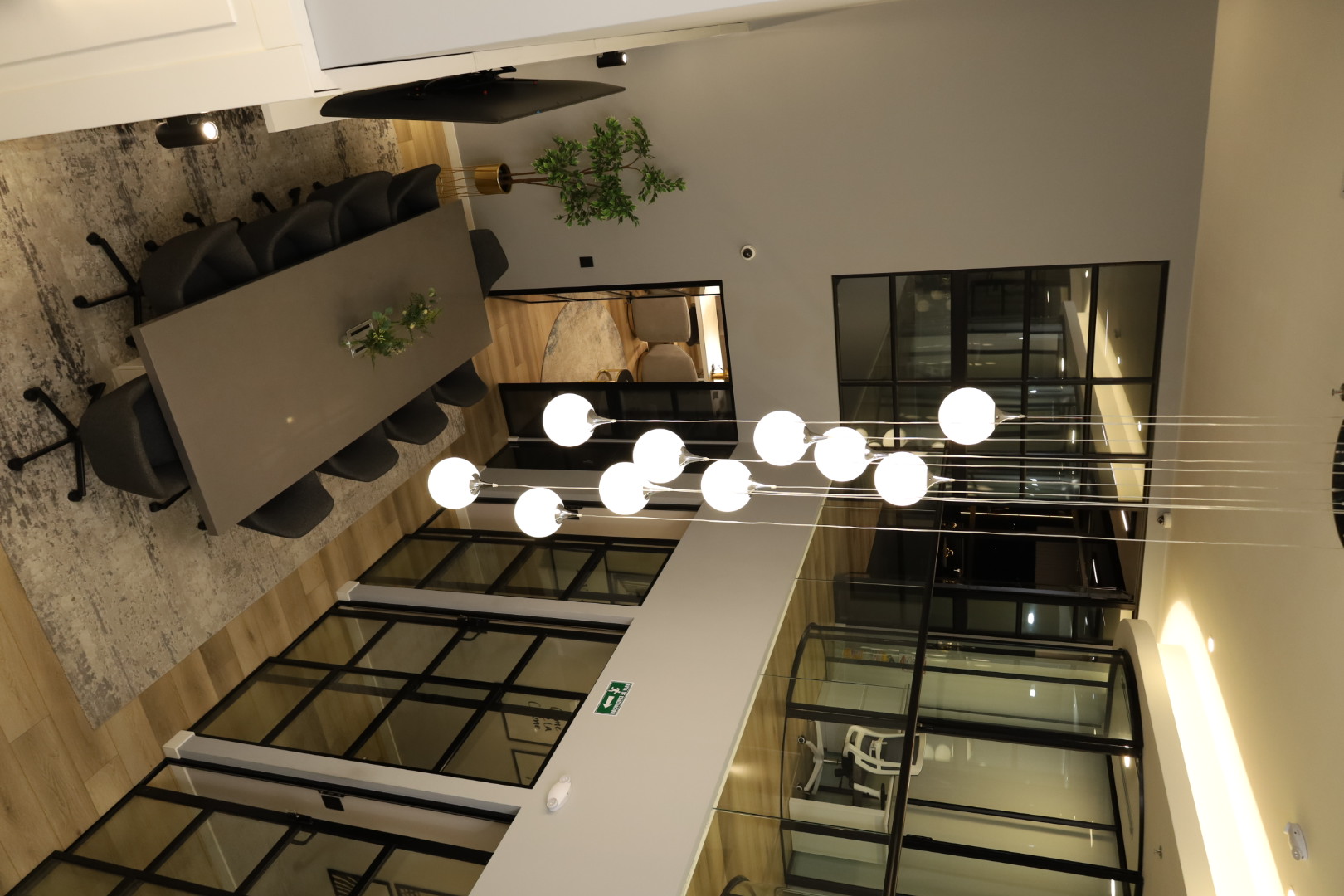 diseño mesa de juntas y capsulas isonoras cerritos mall